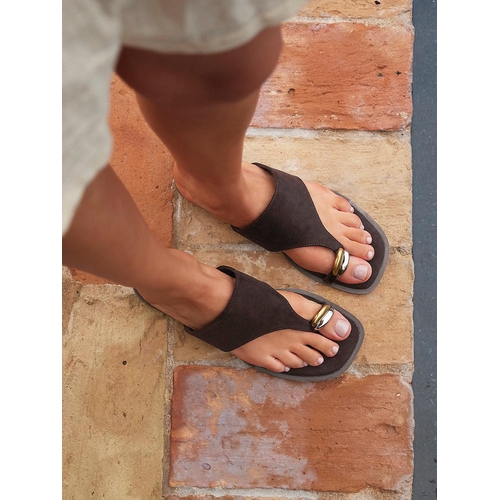 Linzi Contain Toe Ring Flat Sandals - Brown - Size: 5
