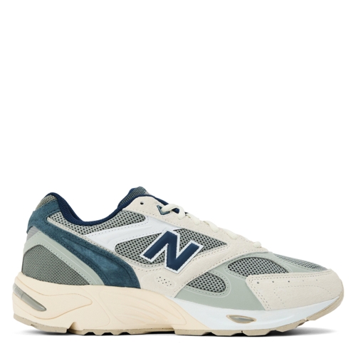 New Balance 880R Trainers - White/Grey - 9